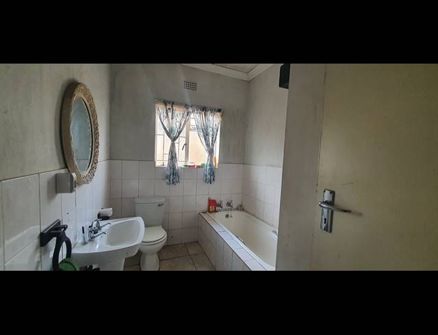 4 BEDROOM HOUSE FOR SALE IN RENSBURG